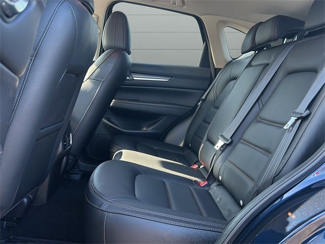 Mazda CX-5 Vehicle Full-screen Gallery Image 11