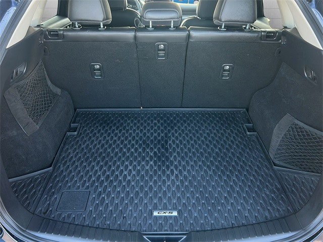 Mazda CX-5 Vehicle Full-screen Gallery Image 12