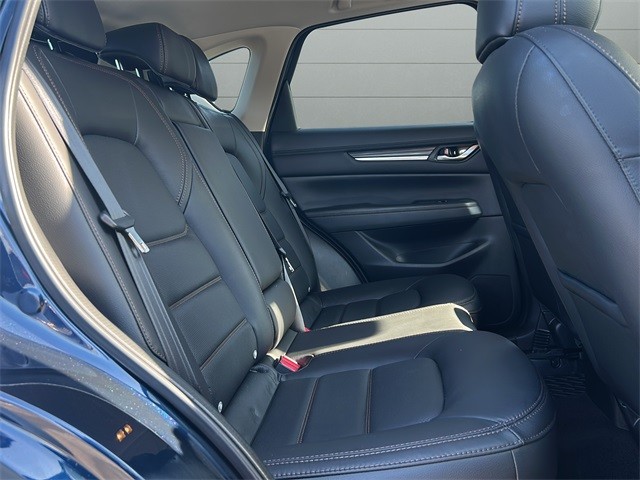 Mazda CX-5 Vehicle Full-screen Gallery Image 13