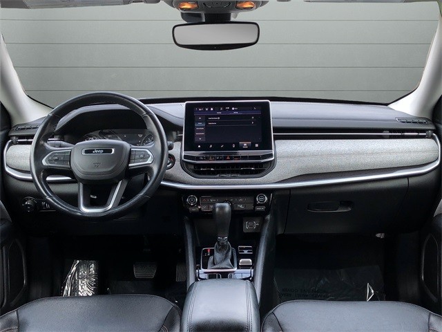 Jeep Compass Vehicle Full-screen Gallery Image 12