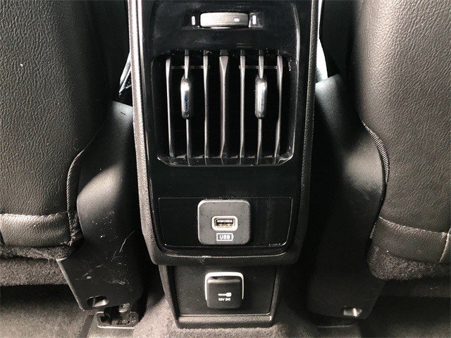 Jeep Compass Vehicle Full-screen Gallery Image 17