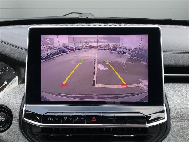 Jeep Compass Vehicle Full-screen Gallery Image 23