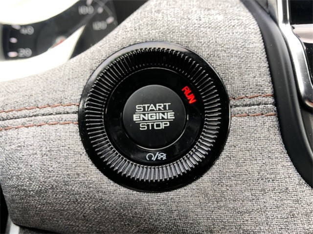 Jeep Compass Vehicle Full-screen Gallery Image 24