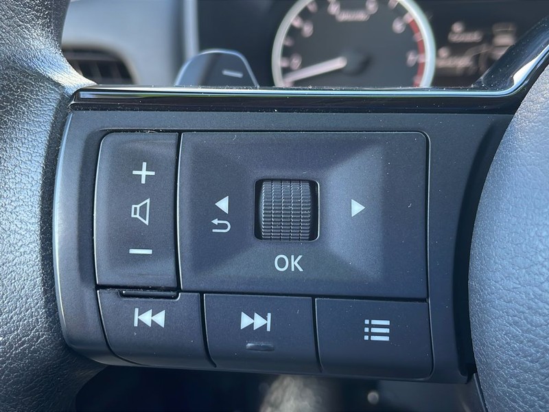 Nissan Rogue Vehicle Full-screen Gallery Image 9