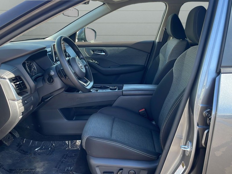 Nissan Rogue Vehicle Full-screen Gallery Image 10