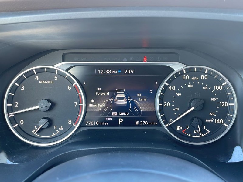 Nissan Rogue Vehicle Full-screen Gallery Image 13