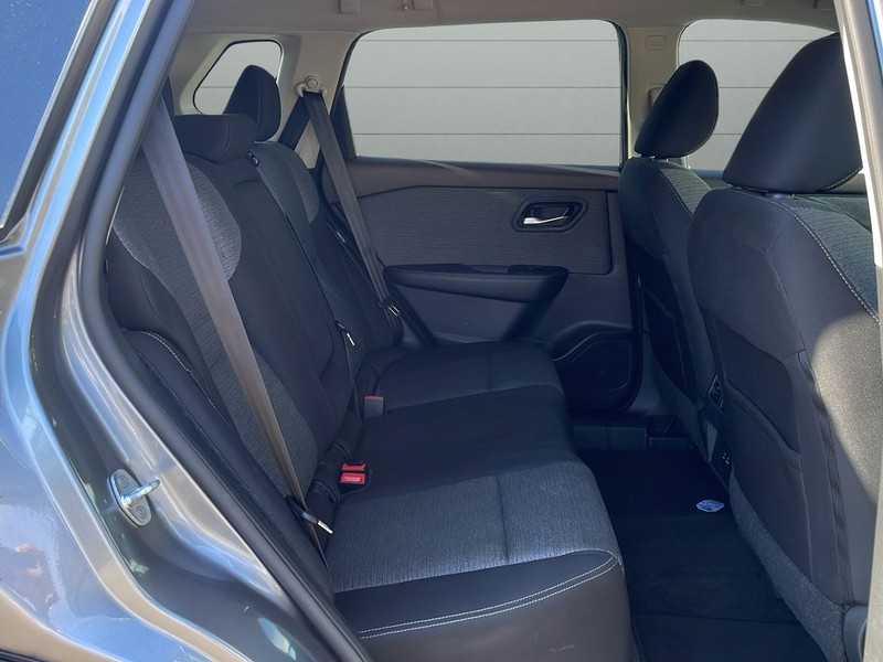 Nissan Rogue Vehicle Full-screen Gallery Image 14