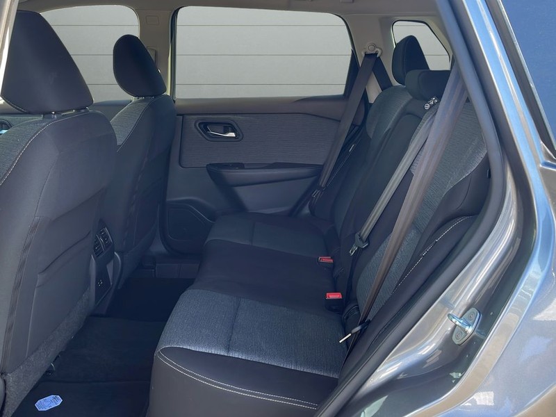 Nissan Rogue Vehicle Full-screen Gallery Image 16