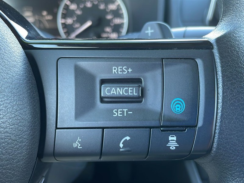 Nissan Rogue Vehicle Full-screen Gallery Image 18