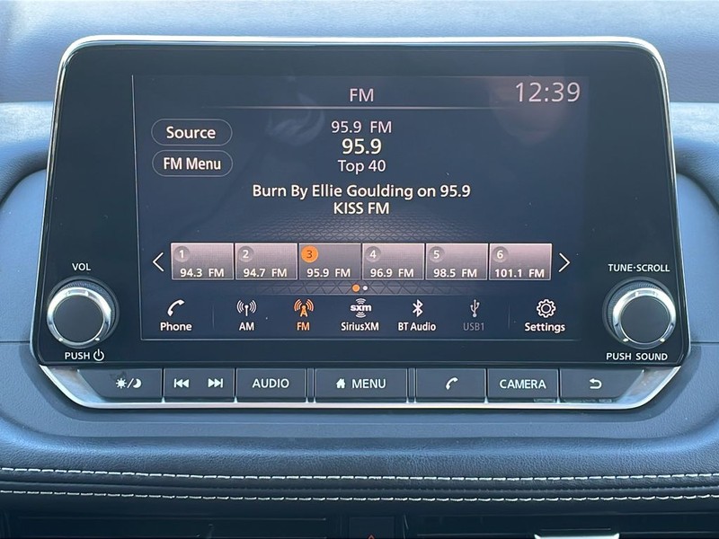 Nissan Rogue Vehicle Full-screen Gallery Image 22