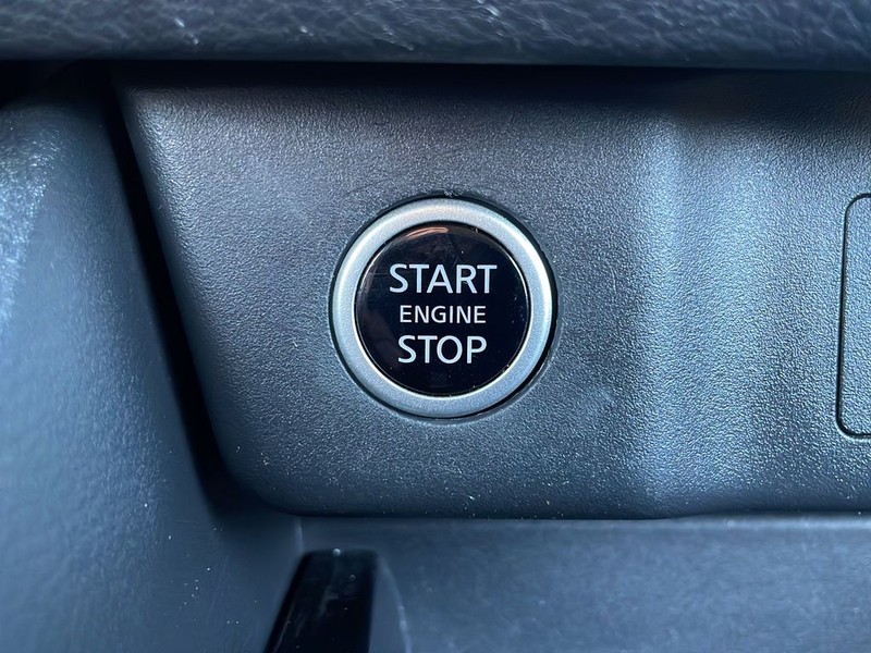 Nissan Rogue Vehicle Full-screen Gallery Image 25