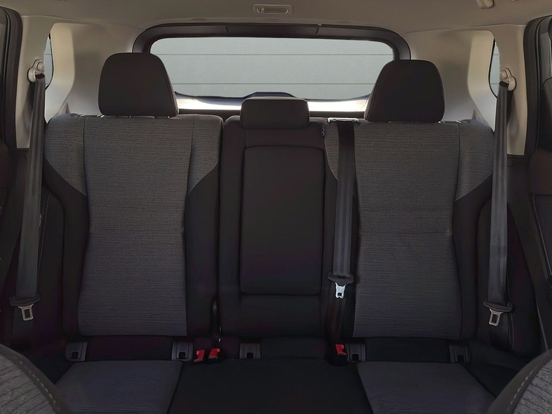 Nissan Rogue Vehicle Full-screen Gallery Image 27