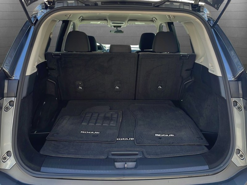 Nissan Rogue Vehicle Full-screen Gallery Image 29