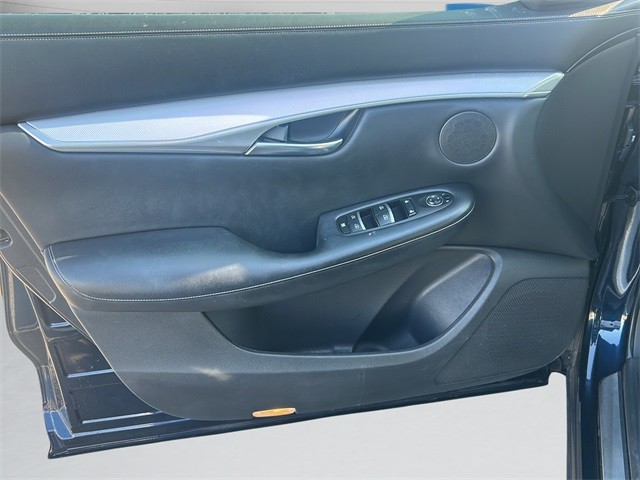 INFINITI QX50 Vehicle Full-screen Gallery Image 9