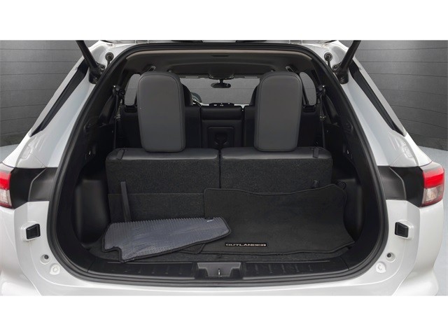 Mitsubishi Outlander Vehicle Full-screen Gallery Image 11