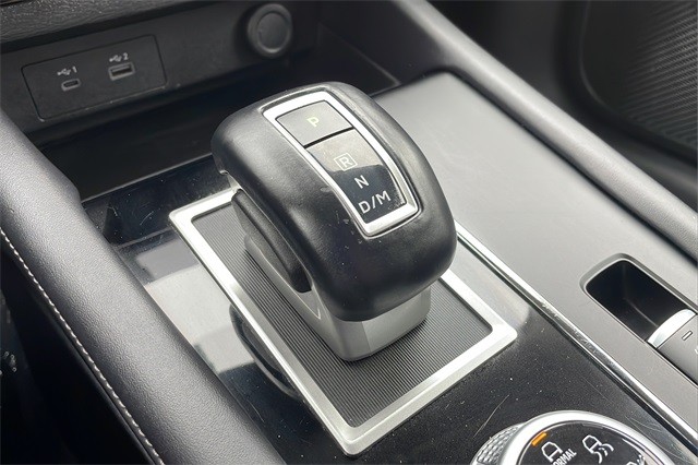 Mitsubishi Outlander Vehicle Full-screen Gallery Image 12