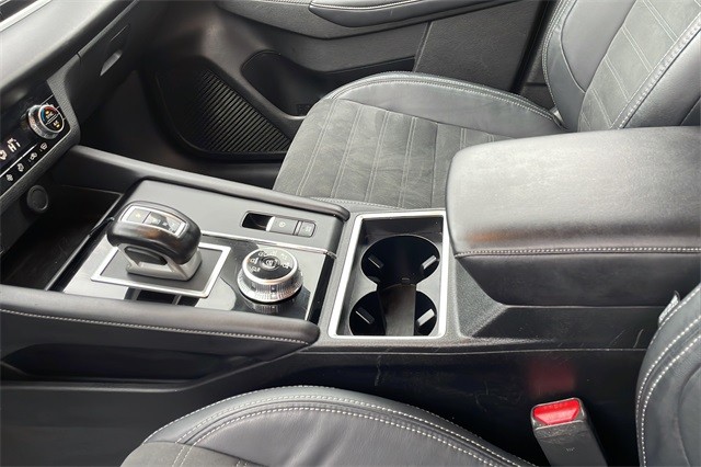 Mitsubishi Outlander Vehicle Full-screen Gallery Image 14