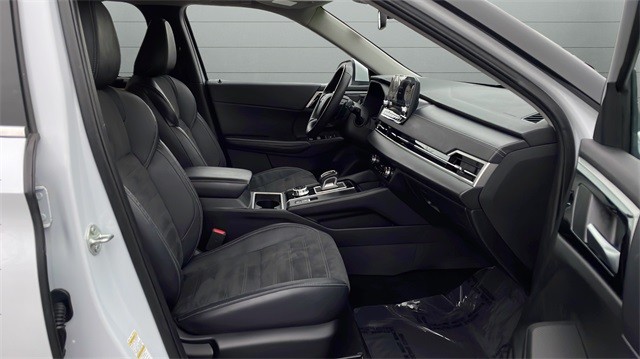 Mitsubishi Outlander Vehicle Full-screen Gallery Image 18