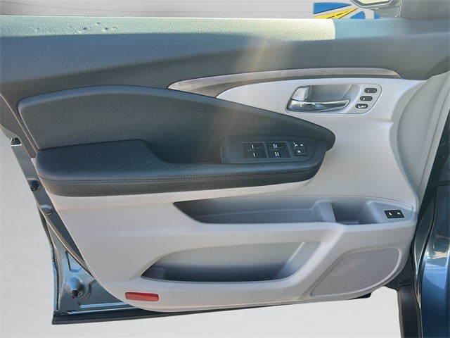 Honda Pilot Vehicle Full-screen Gallery Image 9