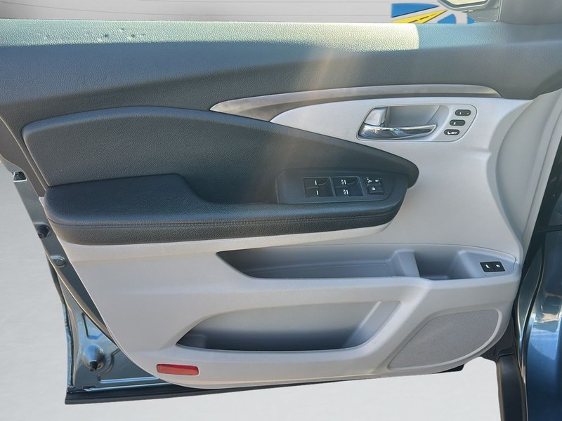 Honda Pilot Vehicle Full-screen Gallery Image 9