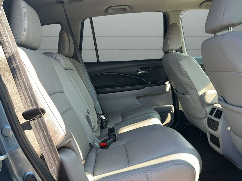 Honda Pilot Vehicle Full-screen Gallery Image 13