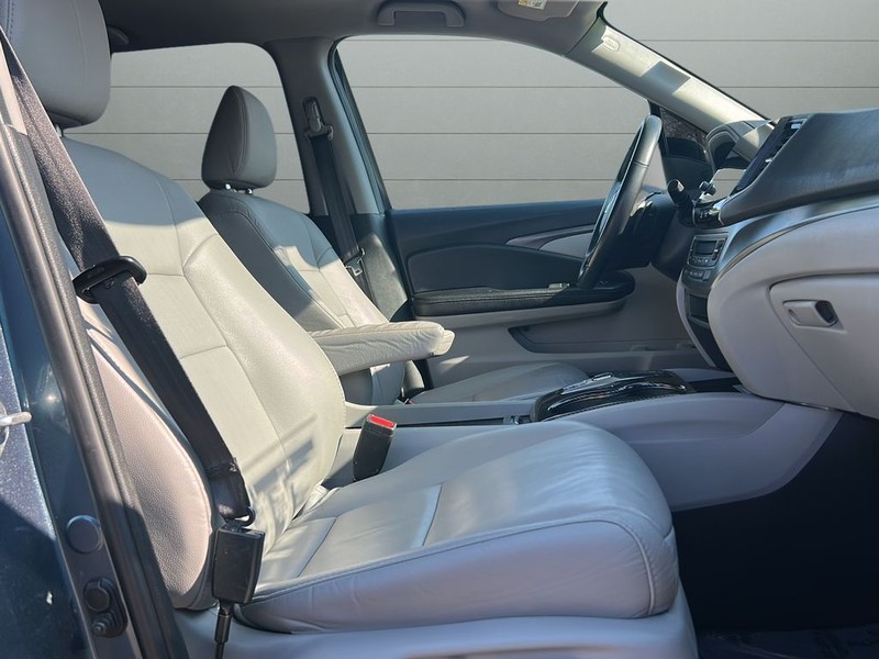 Honda Pilot Vehicle Full-screen Gallery Image 14