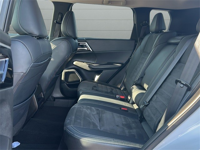 Mitsubishi Outlander Vehicle Full-screen Gallery Image 10