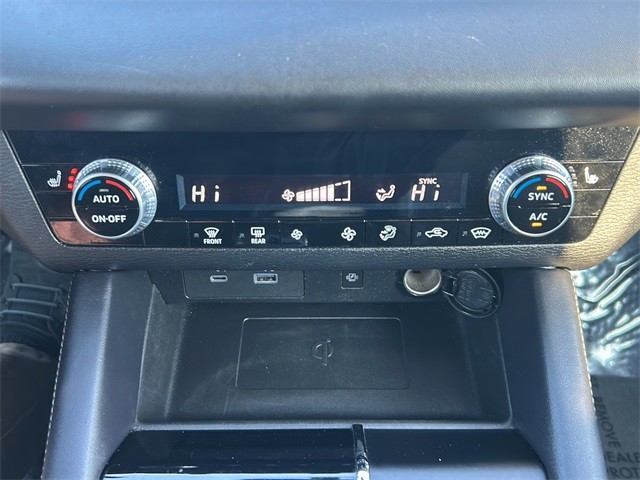 Mitsubishi Outlander Vehicle Full-screen Gallery Image 19