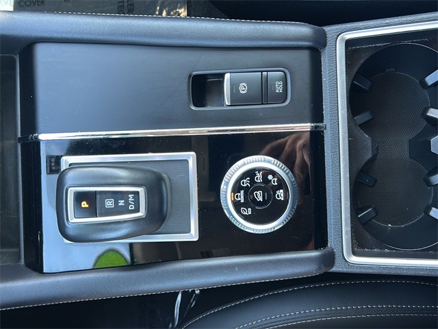 Mitsubishi Outlander Vehicle Full-screen Gallery Image 20