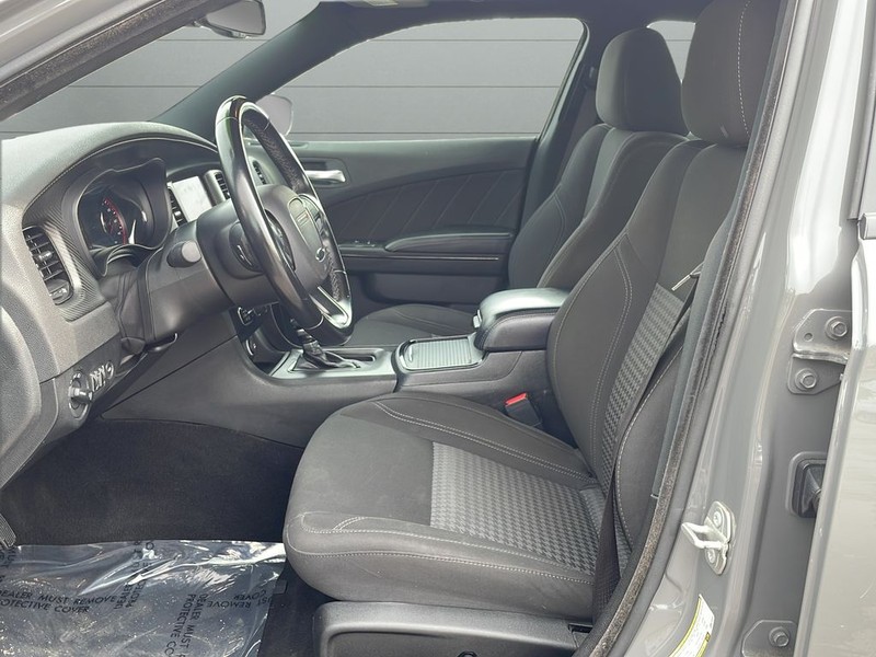 Dodge Charger Vehicle Full-screen Gallery Image 10