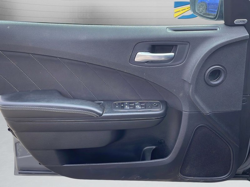 Dodge Charger Vehicle Full-screen Gallery Image 11