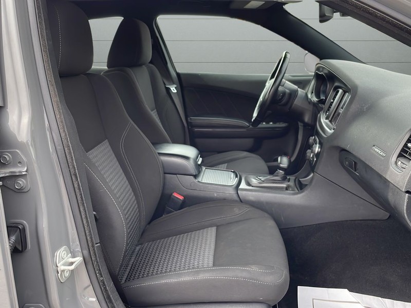 Dodge Charger Vehicle Full-screen Gallery Image 15