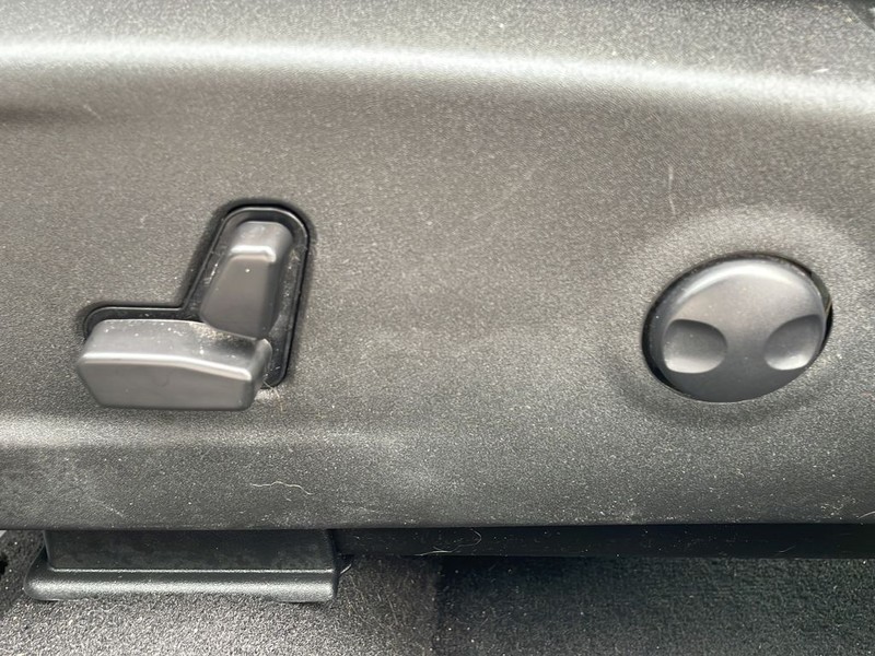 Dodge Charger Vehicle Full-screen Gallery Image 21