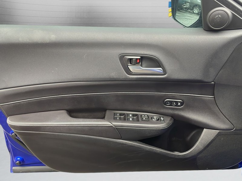 Acura ILX Vehicle Full-screen Gallery Image 11