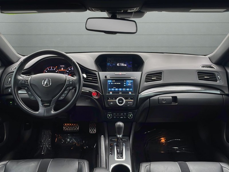 Acura ILX Vehicle Full-screen Gallery Image 12