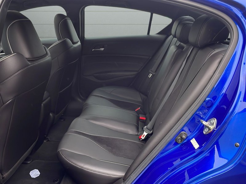 Acura ILX Vehicle Full-screen Gallery Image 17