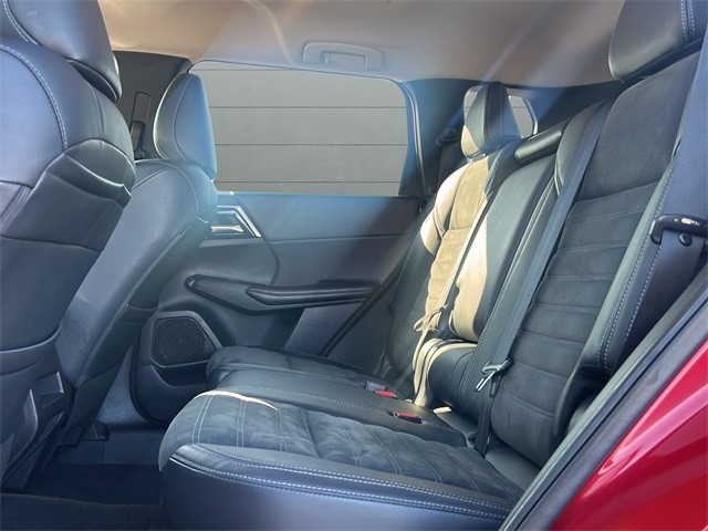 Mitsubishi Outlander Vehicle Full-screen Gallery Image 11