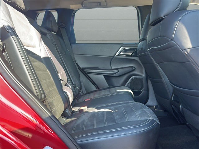 Mitsubishi Outlander Vehicle Full-screen Gallery Image 13