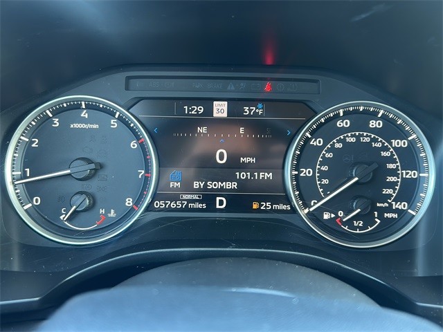 Mitsubishi Outlander Vehicle Full-screen Gallery Image 18