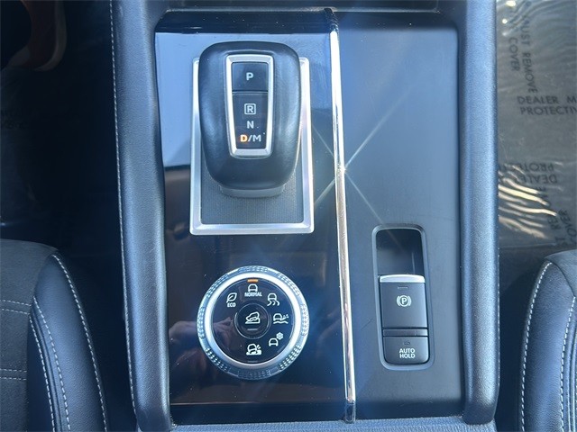 Mitsubishi Outlander Vehicle Full-screen Gallery Image 21