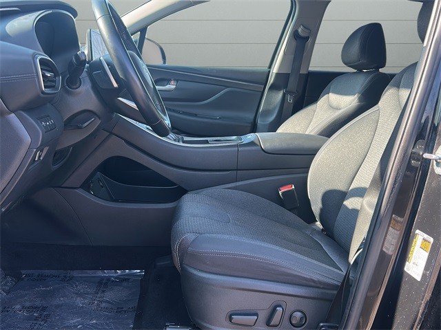 Hyundai Santa Fe Vehicle Full-screen Gallery Image 10