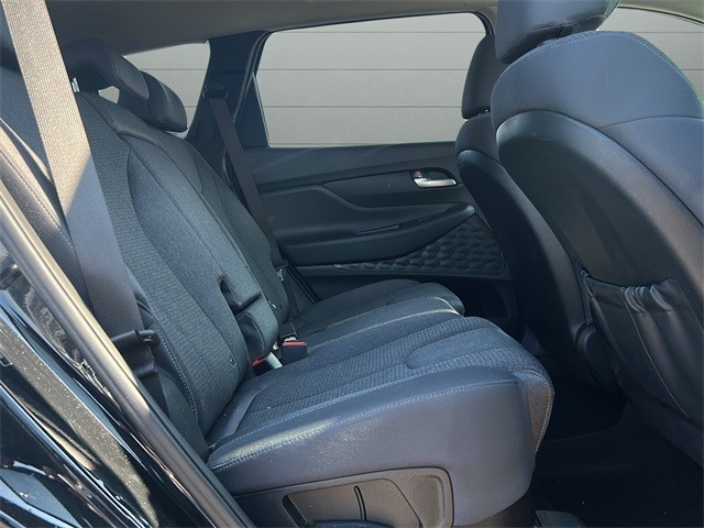 Hyundai Santa Fe Vehicle Full-screen Gallery Image 13