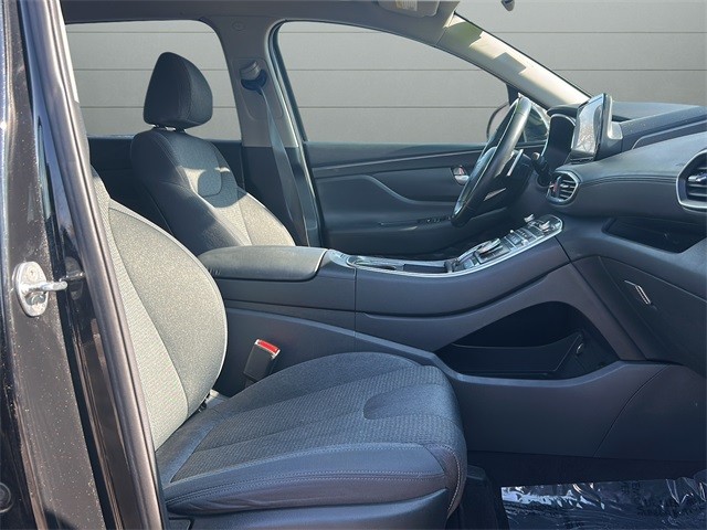 Hyundai Santa Fe Vehicle Full-screen Gallery Image 14