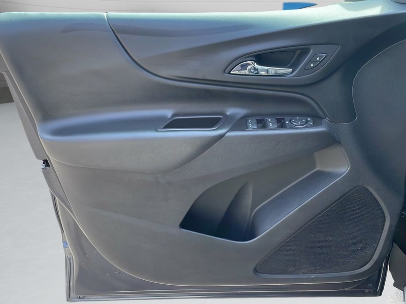 Chevrolet Equinox Vehicle Full-screen Gallery Image 11