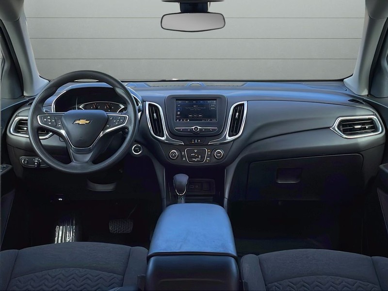 Chevrolet Equinox Vehicle Full-screen Gallery Image 12