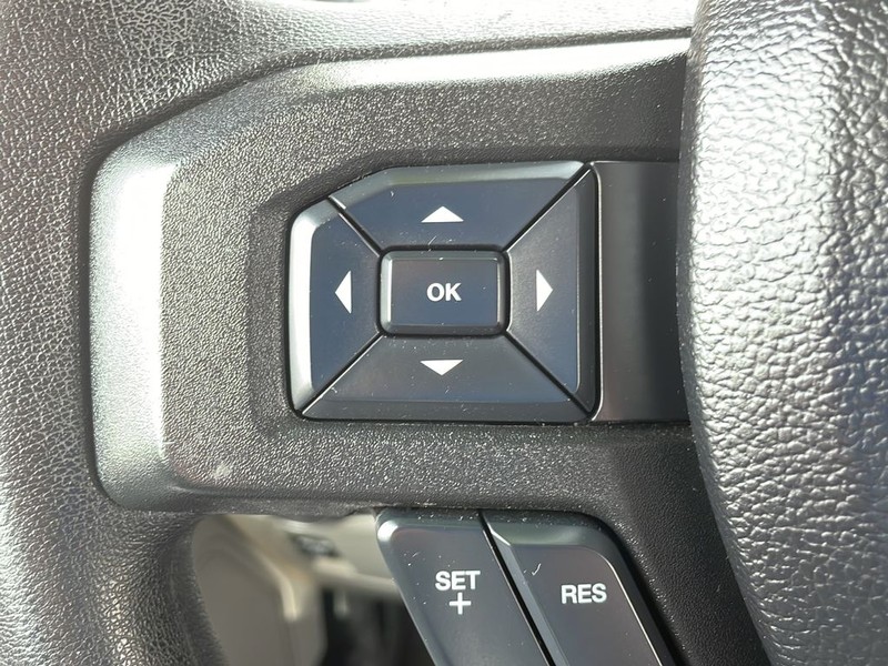 Ford F-150 Vehicle Full-screen Gallery Image 9