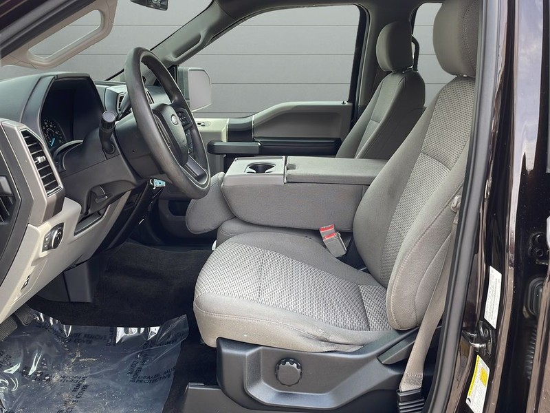 Ford F-150 Vehicle Full-screen Gallery Image 10