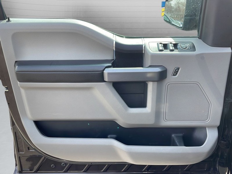 Ford F-150 Vehicle Full-screen Gallery Image 11