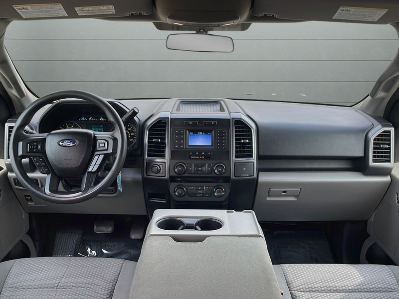Ford F-150 Vehicle Full-screen Gallery Image 12