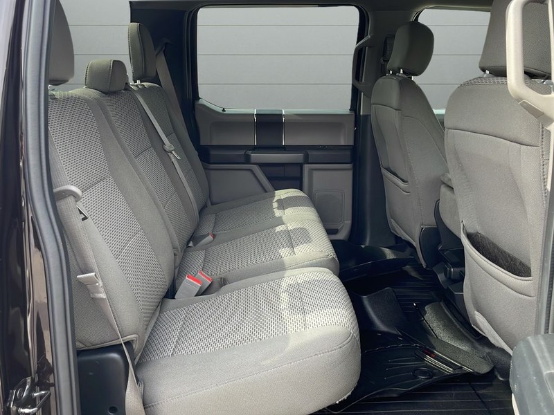 Ford F-150 Vehicle Full-screen Gallery Image 14